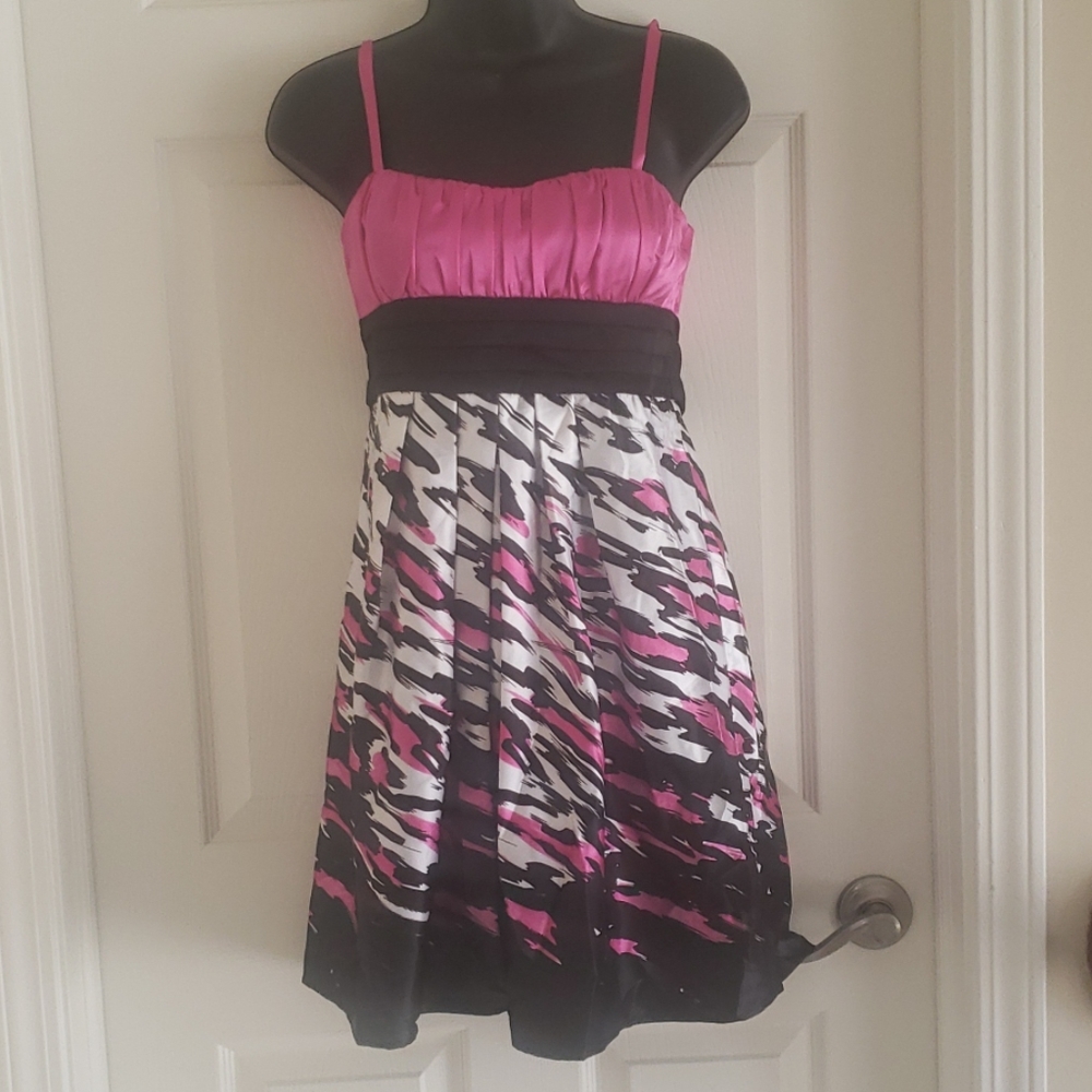 B wear dress sz 3 pink tiger print